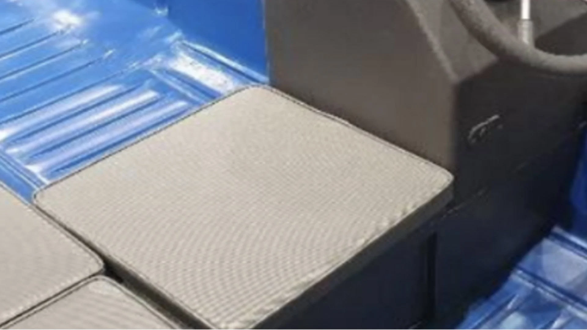 Cushion 370 side bench on small console